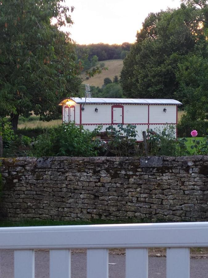 La Roulotte De Francine Chazeuil Exterior foto